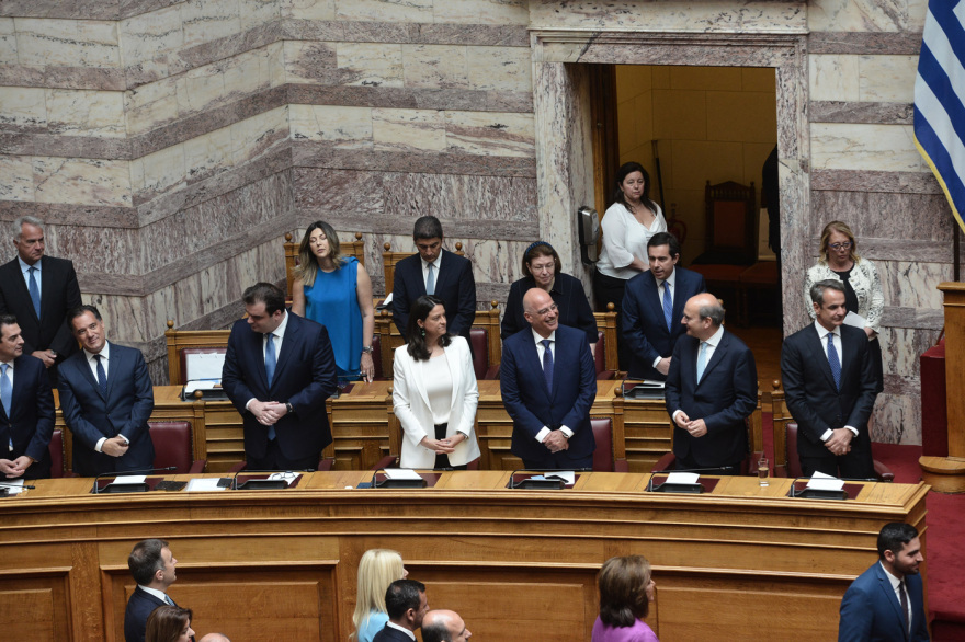 Βουλή: Το Twitter έκανε «πάρτι» με την ορκωμοσία των 300 - Δείτε φωτογραφίες