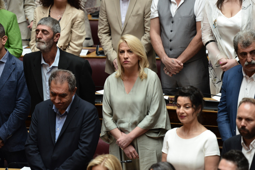 Βουλή: Το Twitter έκανε «πάρτι» με την ορκωμοσία των 300 - Δείτε φωτογραφίες