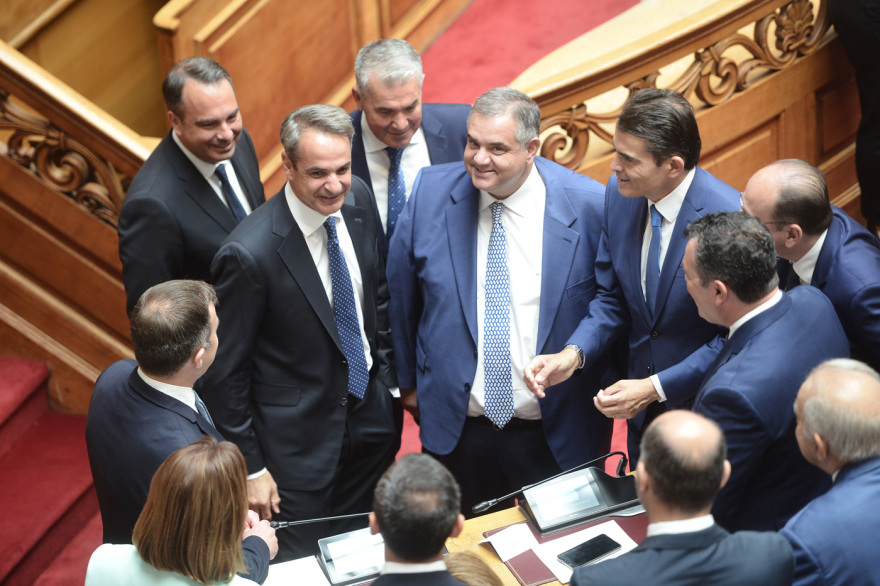 Βουλή: Το Twitter έκανε «πάρτι» με την ορκωμοσία των 300 - Δείτε φωτογραφίες