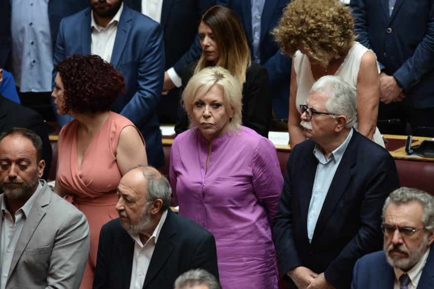 Βουλή: Το Twitter έκανε «πάρτι» με την ορκωμοσία των 300 - Δείτε φωτογραφίες