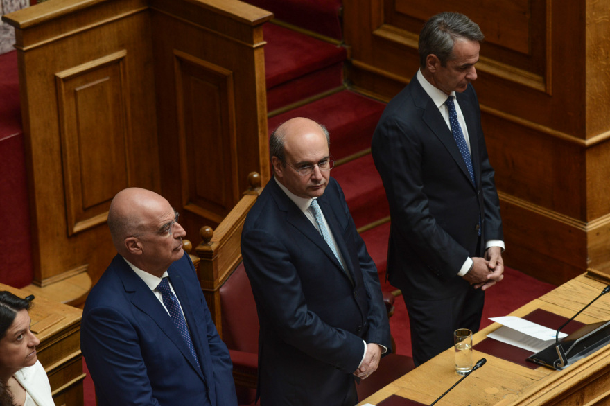 Βουλή: Το Twitter έκανε «πάρτι» με την ορκωμοσία των 300 - Δείτε φωτογραφίες