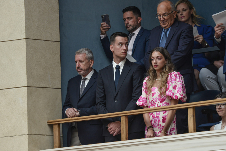 Βουλή: Το Twitter έκανε «πάρτι» με την ορκωμοσία των 300 - Δείτε φωτογραφίες