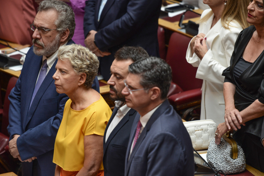 Βουλή: Το Twitter έκανε «πάρτι» με την ορκωμοσία των 300 - Δείτε φωτογραφίες