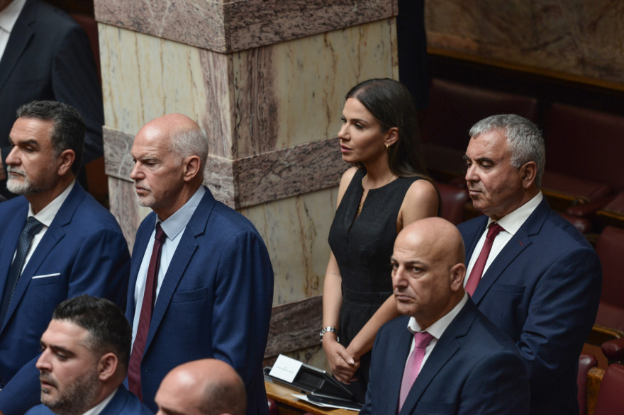 Βουλή: Το Twitter έκανε «πάρτι» με την ορκωμοσία των 300 - Δείτε φωτογραφίες