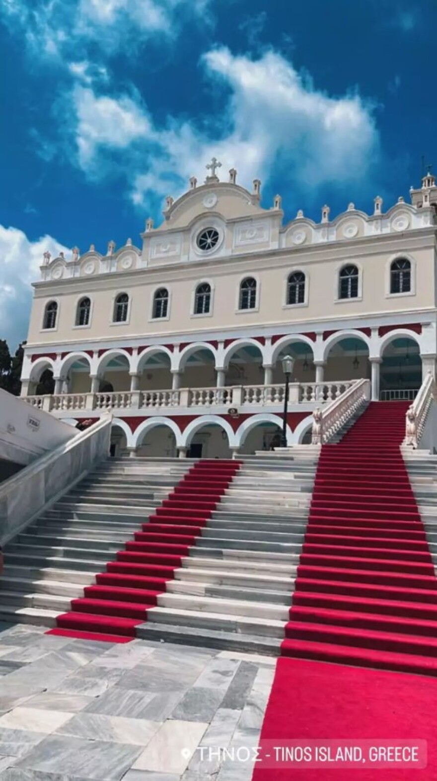 Μαρία Μπέη: Στην Παναγιά της Τήνου μετά την επείγουσα χειρουργική επέμβαση