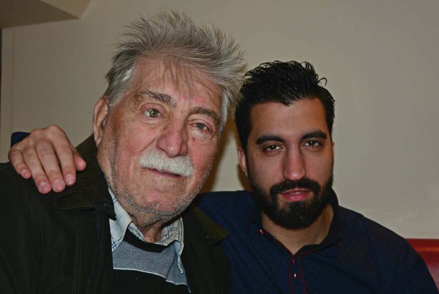 Ανέστης Βλάχος: Αρχιμανδρίτης ο εγγονός του - Χειροτονήθηκε στη Νέα Φιλαδέλφεια