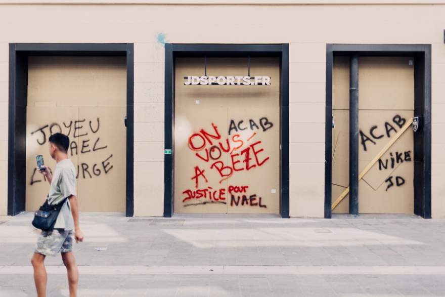 Γαλλία: Επιστρέφει η ηρεμία στο Παρίσι, ξεκίνησε η καταγραφή των ζημιών και η απόδοση ευθυνών για τους ταραξίες