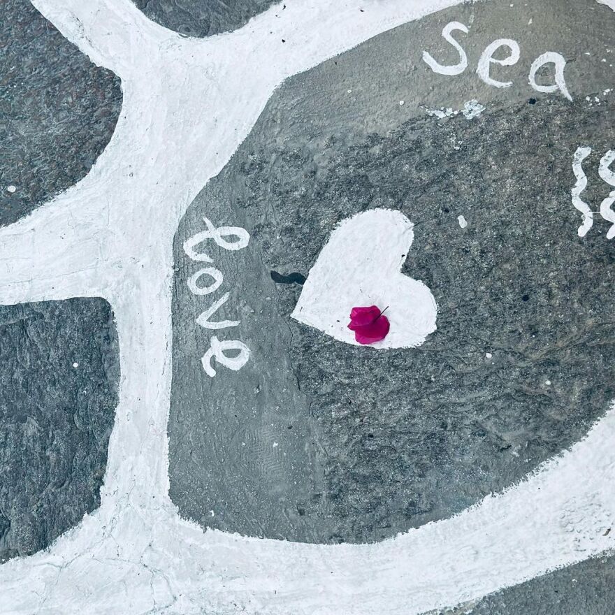 Κατερίνα Δαλάκα: Στην Πάρο μετά τον χωρισμό της από τον Δημήτρη Φιντιρίκο