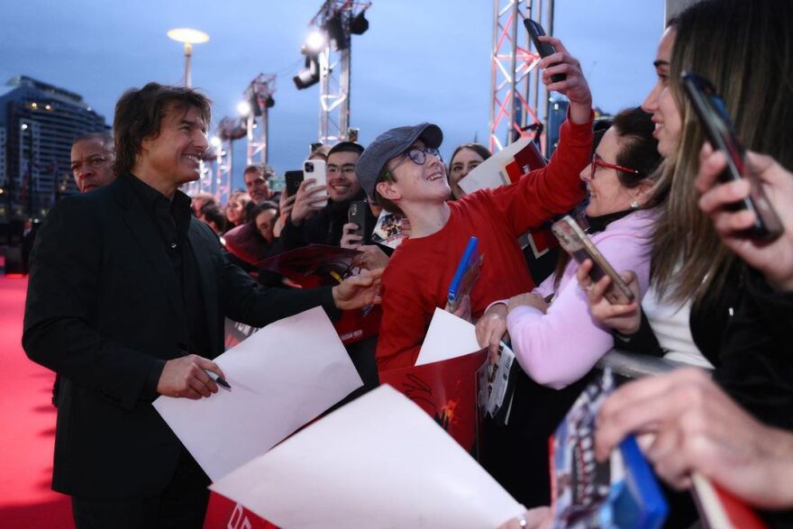 Τομ Κρουζ: Γιόρτασε τα 61α του γενέθλια στο Σίδνεϊ - Τον υποδέχτηκαν με πυροτεχνήματα