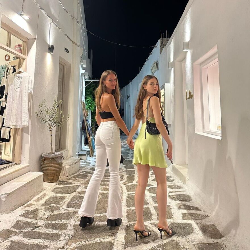 Κατερίνα Δαλάκα: Στην Πάρο μετά τον χωρισμό της από τον Δημήτρη Φιντιρίκο