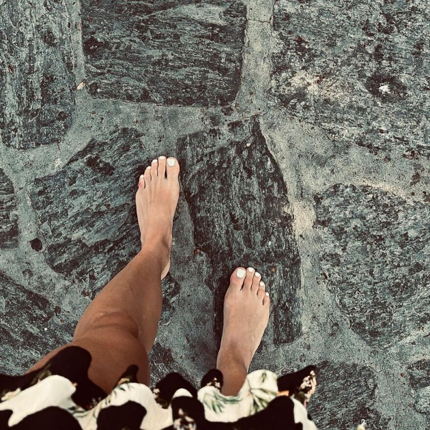 Κατερίνα Δαλάκα: Στην Πάρο μετά τον χωρισμό της από τον Δημήτρη Φιντιρίκο