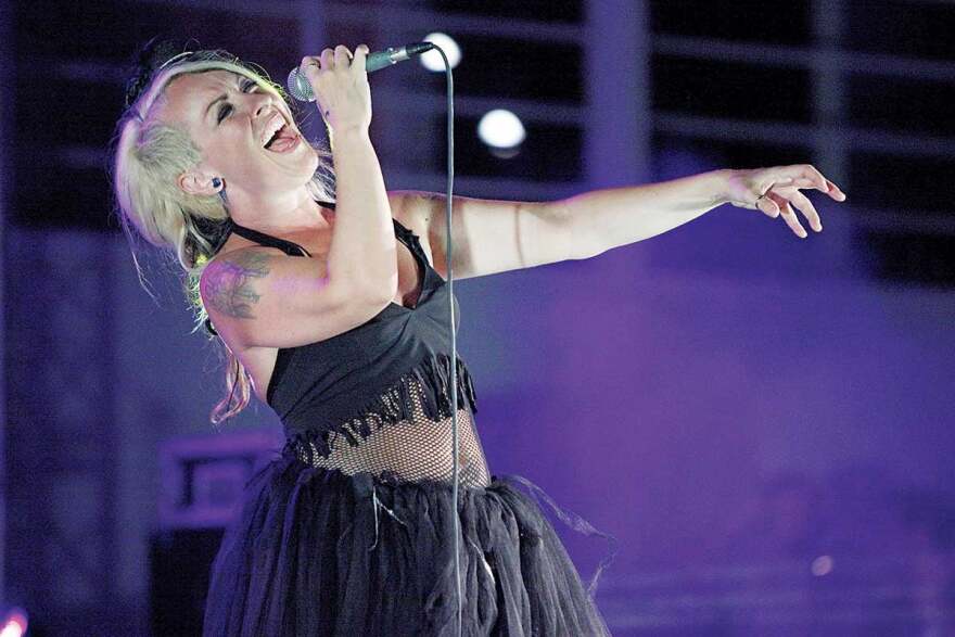 Τζώρτζια Κεφαλά: Η κάθοδος στην πολιτική, το ντεκολτέ στη Βουλή και τα άστοχα σχόλια για τους «Σπαρτιάτες»