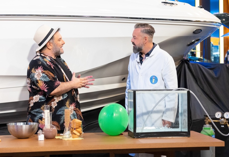 The 2Night Show: Δήμητρα Κατσαφάδου και Νικόλαος Μαλακοδήμος στην τελευταία εκπομπή της σεζόν