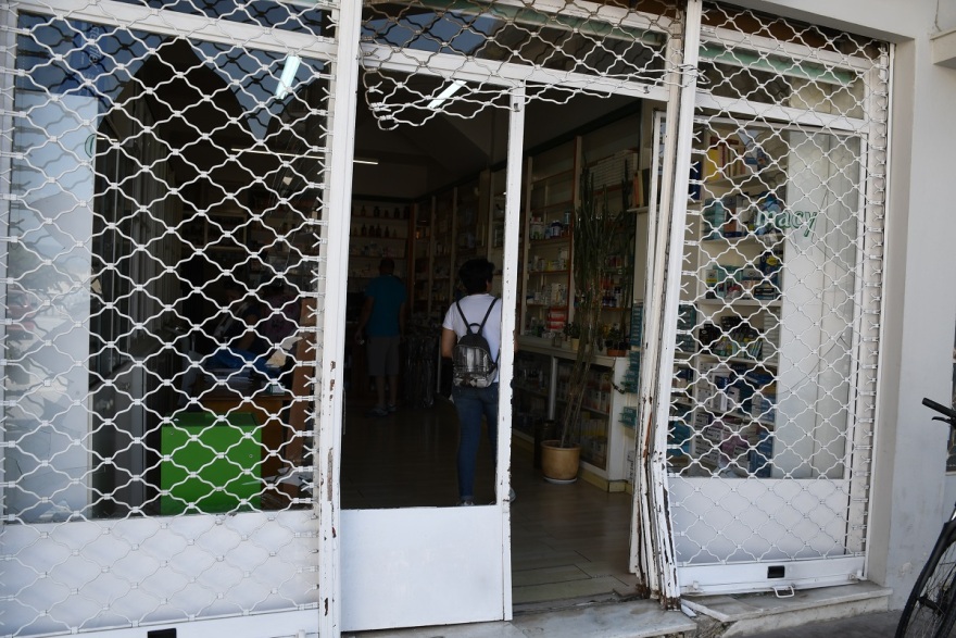 Άργος: Διαρρήκτες «κατέβασαν» τη τζαμαρία φαρμακείου με ένα κλεμμένο αγροτικό - Φωτογραφίες 