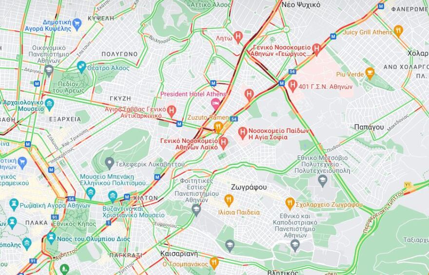 Βασιλίσσης Σοφίας: Τροχαίο ατύχημα με τουμπαρισμένο αυτοκίνητο