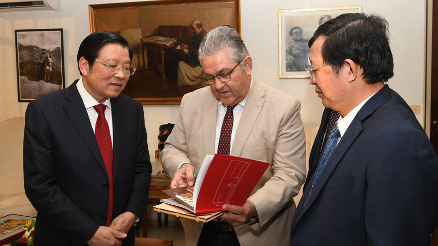 Με αντιπροσωπεία του Κομμουνιστικού Κόμματος Βιετνάμ συναντήθηκε ο Κουτσούμπας (βίντεο)