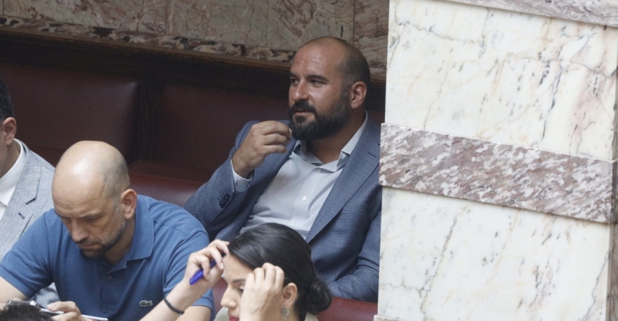 Απομονωμένος ο Τζανακόπουλος: Κάθισε στα ορεινά της Βουλής και στην ψηφοφορία για την εκλογή προέδρου