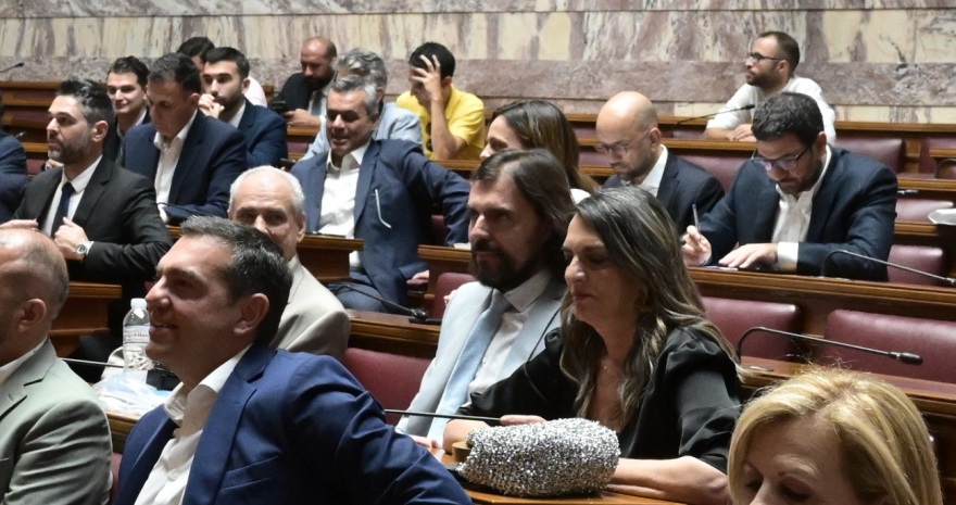 Απομονωμένος ο Τζανακόπουλος: Κάθισε στα ορεινά της Βουλής και στην ψηφοφορία για την εκλογή προέδρου