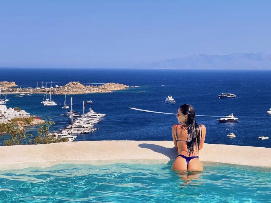 Νικόλ Σέρζινγκερ: Viral στα διεθνή μέσα ο χορός της στην Ελλάδα - Δείτε το βίντεο