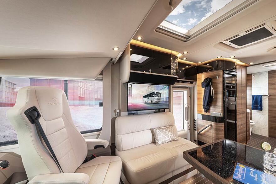 Πάτρα: Διώξεις στα μέλη του κυκλώματος που εξαπάτησε ποδοσφαιριστές με supercars και τροχόσπιτα