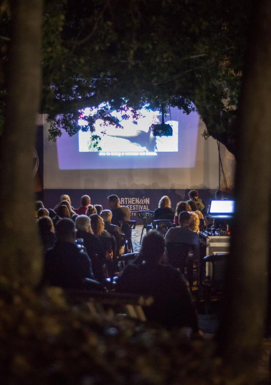 Parthenώn Film Festival: Όταν μια παρέα παιδικών φίλων αποφάσισε να ζωντανέψει τον τόπο της μέσω του σινεμά