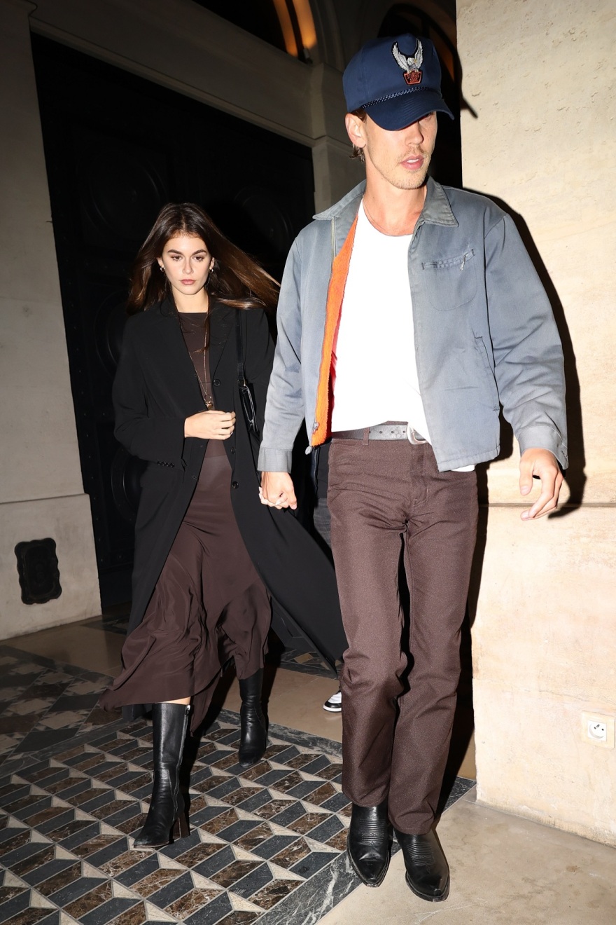 Όστιν Μπάτλερ - Κάια Γκέρμπερ: Απολαμβάνουν τον έρωτά τους στο Παρίσι 