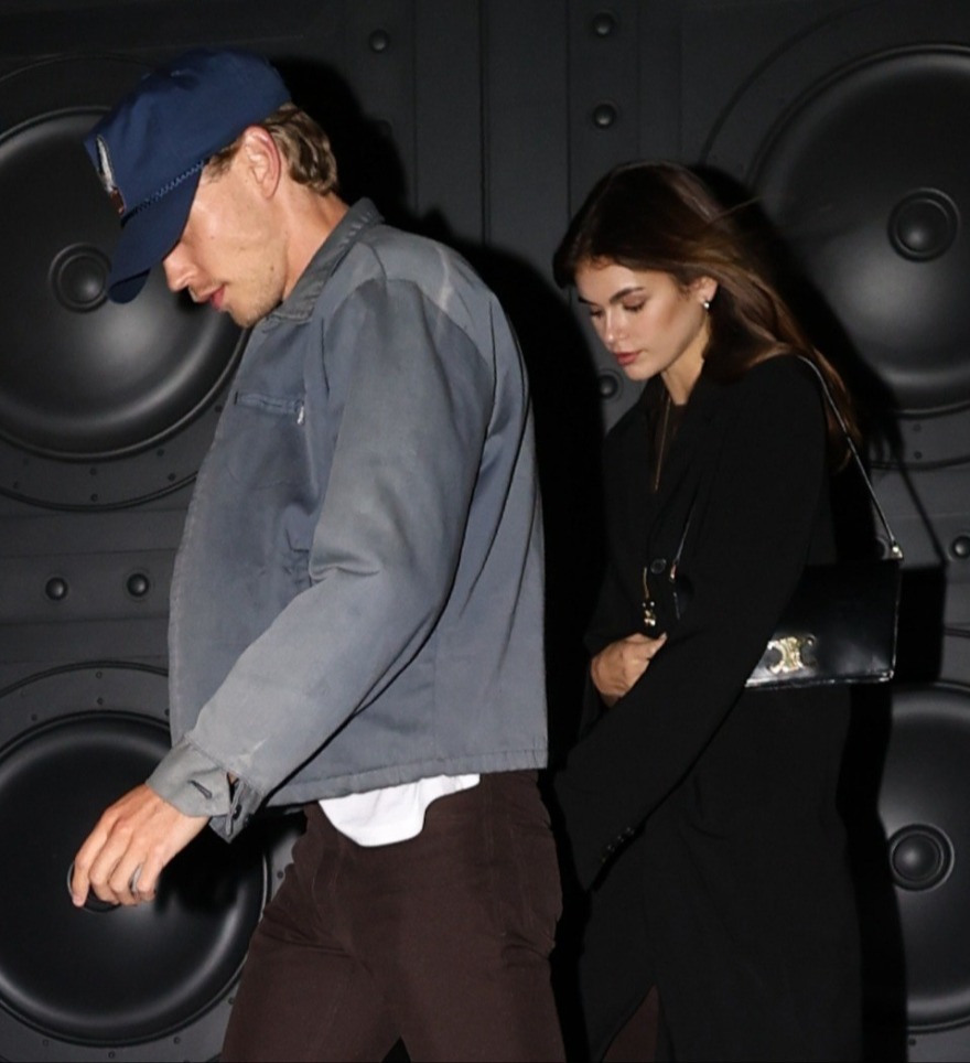 Όστιν Μπάτλερ - Κάια Γκέρμπερ: Απολαμβάνουν τον έρωτά τους στο Παρίσι 