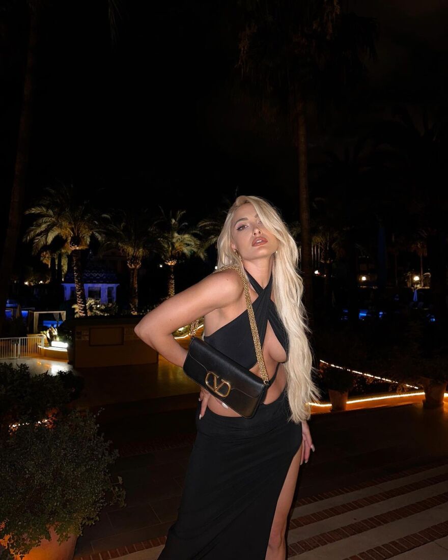 Ιωάννα Τούνη: Το ταξίδι της στην Κυανή Ακτή - Το ταξί στα 350 ευρώ και οι πανάκριβες... ξαπλώστρες