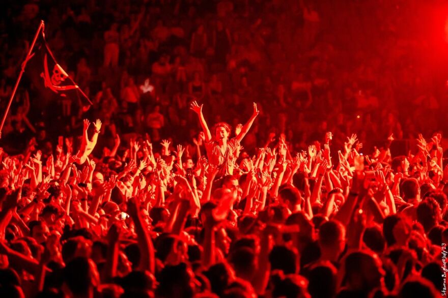 Σωκράτης Μάλαμας: Πλήθος κόσμου στη συναυλία του στο Κατράκειο Θέατρο Νίκαιας - Δείτε φωτογραφίες και βίντεο