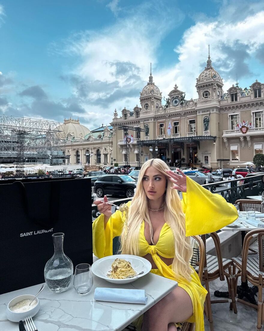 Ιωάννα Τούνη: Το ταξίδι της στην Κυανή Ακτή - Το ταξί στα 350 ευρώ και οι πανάκριβες... ξαπλώστρες