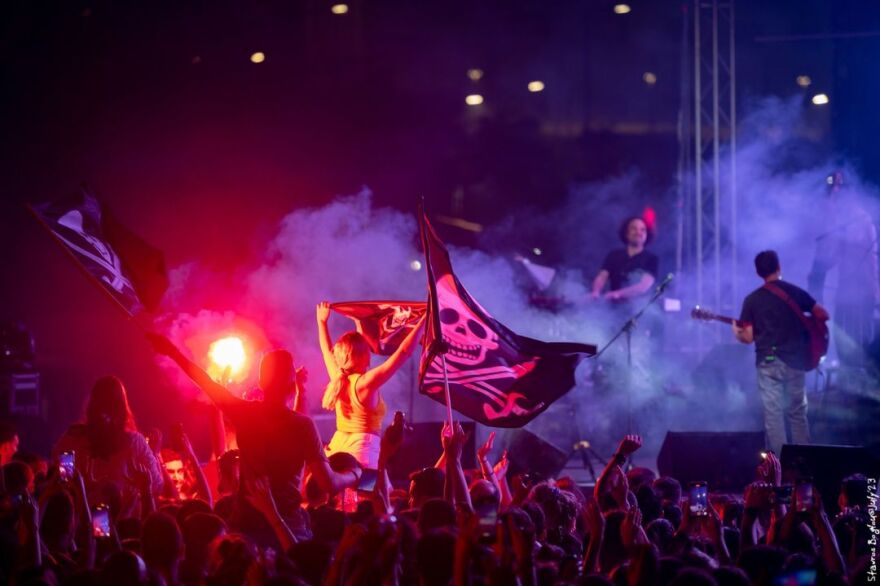 Σωκράτης Μάλαμας: Πλήθος κόσμου στη συναυλία του στο Κατράκειο Θέατρο Νίκαιας - Δείτε φωτογραφίες και βίντεο