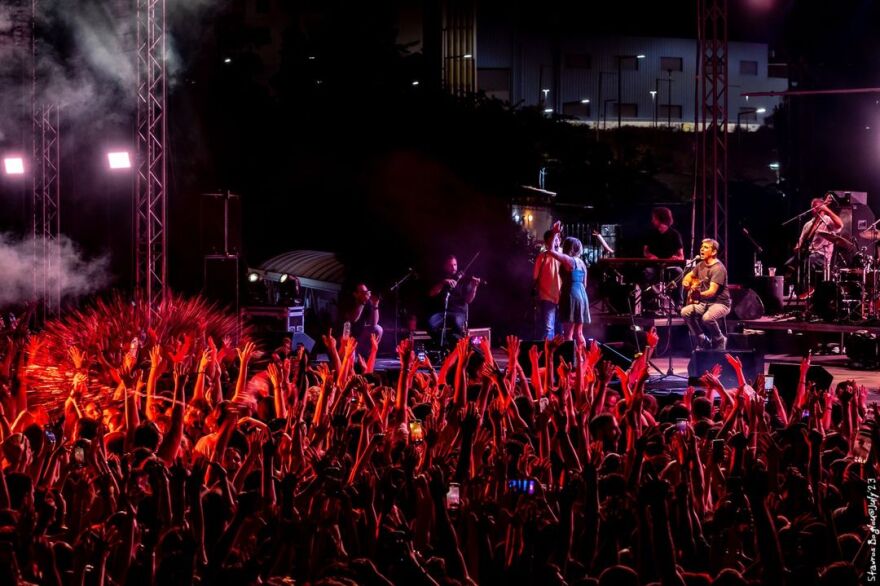 Σωκράτης Μάλαμας: Πλήθος κόσμου στη συναυλία του στο Κατράκειο Θέατρο Νίκαιας - Δείτε φωτογραφίες και βίντεο