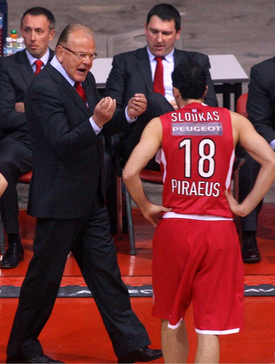 Κώστας Σλούκας: Ο «Σλούκι Λουκ» δεν μένει πια εδώ - Με... καρφιά για Μπαρτζώκα ο αποχαιρετισμός του στον Ολυμπιακό