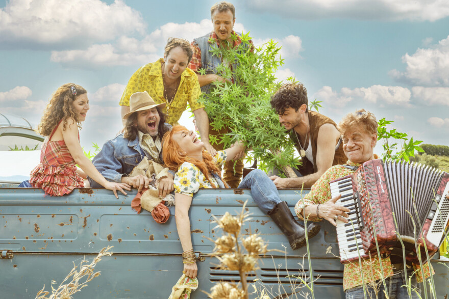 Σμαράγδα Καρύδη: Σκηνοθέτρια και πρωταγωνίστρια στη νέα παράσταση του θεάτρου «Ήβη»