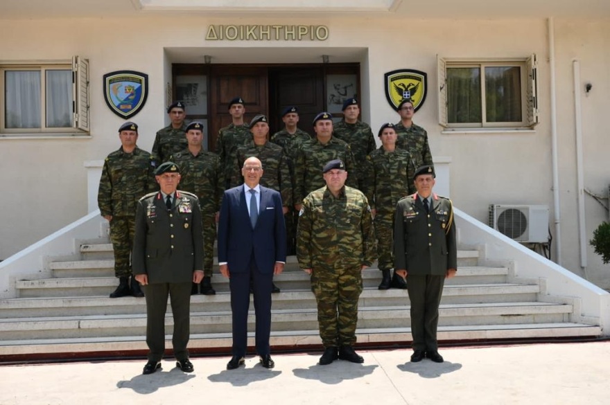 Δένδιας στο στρατόπεδο της ΕΛΔΥΚ: Η παρουσία σας συνιστά ισχυρό μήνυμα αποτροπής