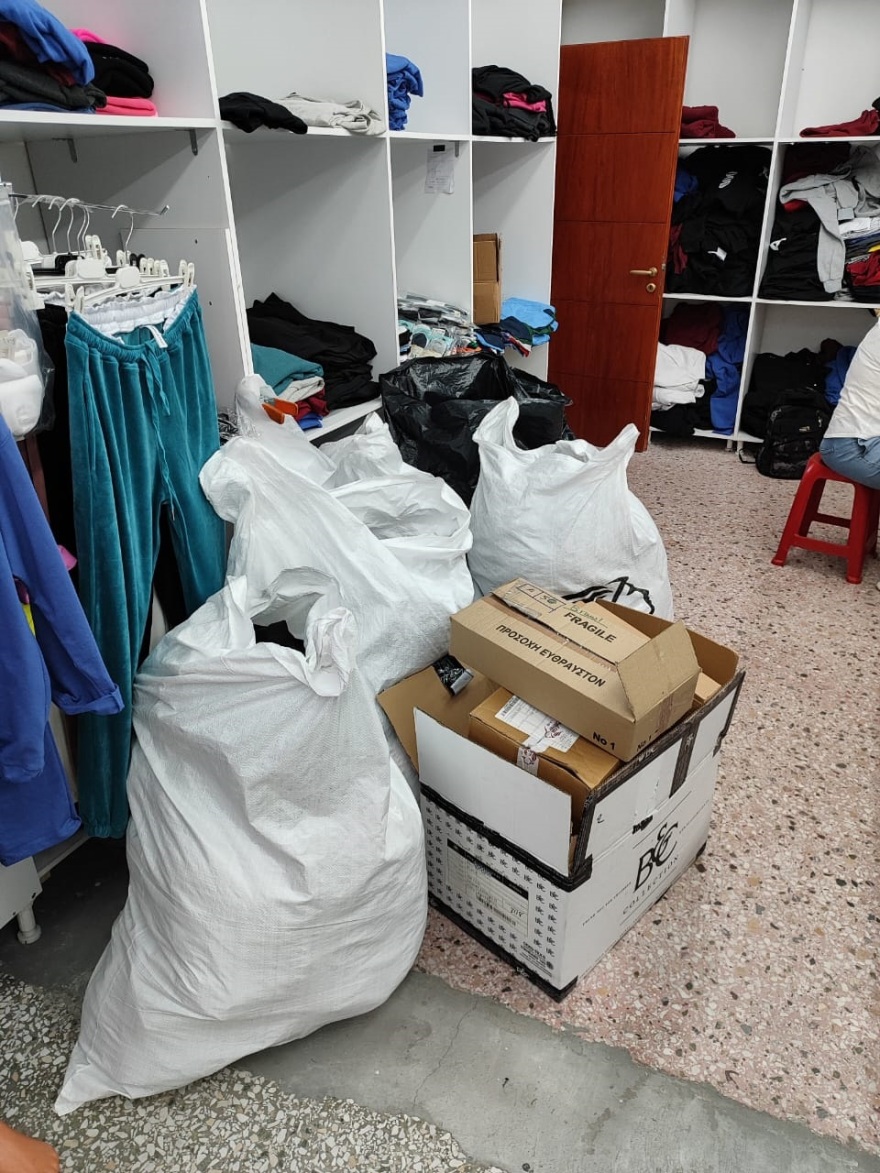 ΔΙΜΕΑ: Κατασχέθηκαν πάνω από 10.000 προϊόντα μαϊμού σε βιοτεχνία στο Περιστέρι – Πρόστιμο 100.000 ευρώ