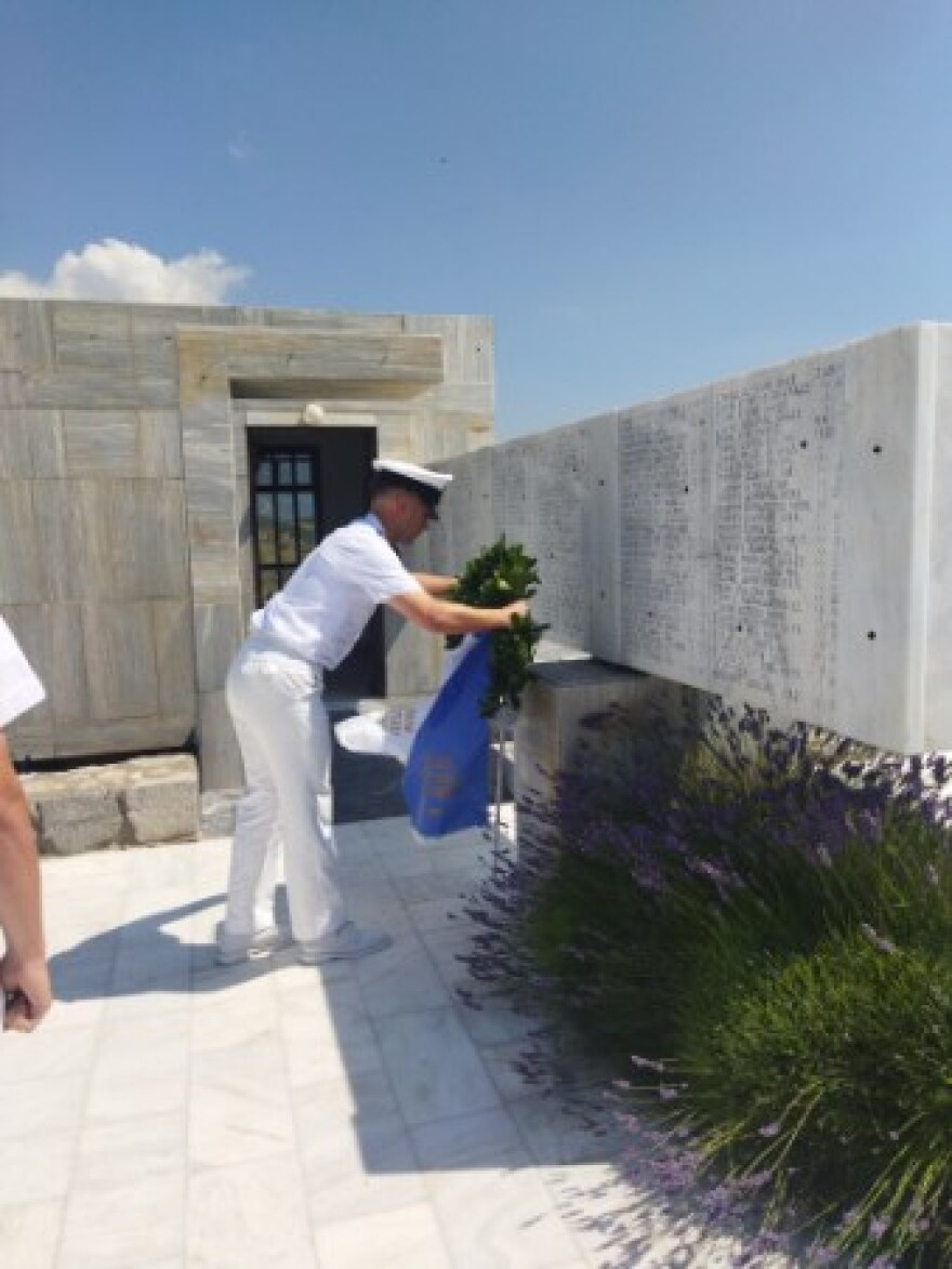 Βοιωτία: Ναυτικοί Δόκιμοι επισκέφτηκαν το Μουσείο Θυμάτων Ναζισμού Διστόμου - Δείτε φωτογραφίες