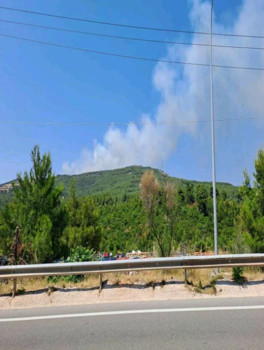 Φωτιά στο Μαρκόπουλο Ωρωπού: Καλύτερη η εικόνα από το πύρινο μέτωπο