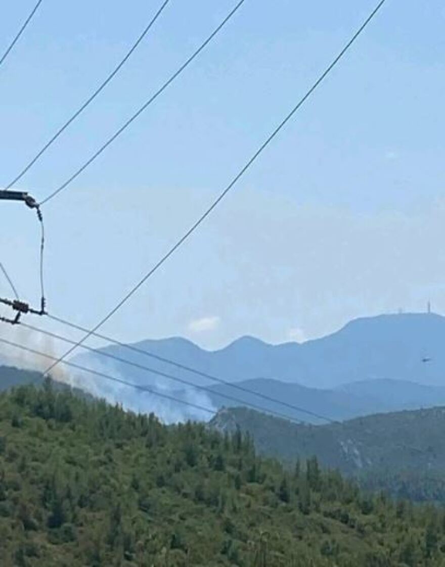 Φωτιά στο Μαρκόπουλο Ωρωπού: Καλύτερη η εικόνα από το πύρινο μέτωπο