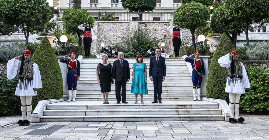 Τενόροι του Πολεμικού Ναυτικού στο επίσημο δείπνο Σακελλαροπούλου στον πρόεδρο της Μάλτας - Δείτε φωτογραφίες
