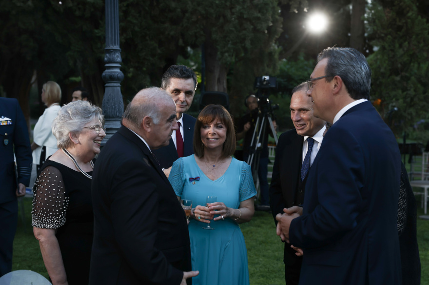 Τενόροι του Πολεμικού Ναυτικού στο επίσημο δείπνο Σακελλαροπούλου στον πρόεδρο της Μάλτας - Δείτε φωτογραφίες