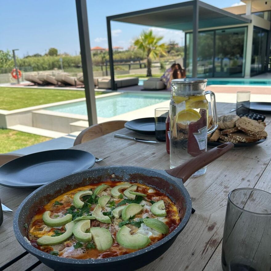 Βερόνικα Μπιέλικ: Το μοντέλο που... έσερνε Lamborghini κάνει διακοπές στην Κρήτη - Δείτε φωτογραφίες