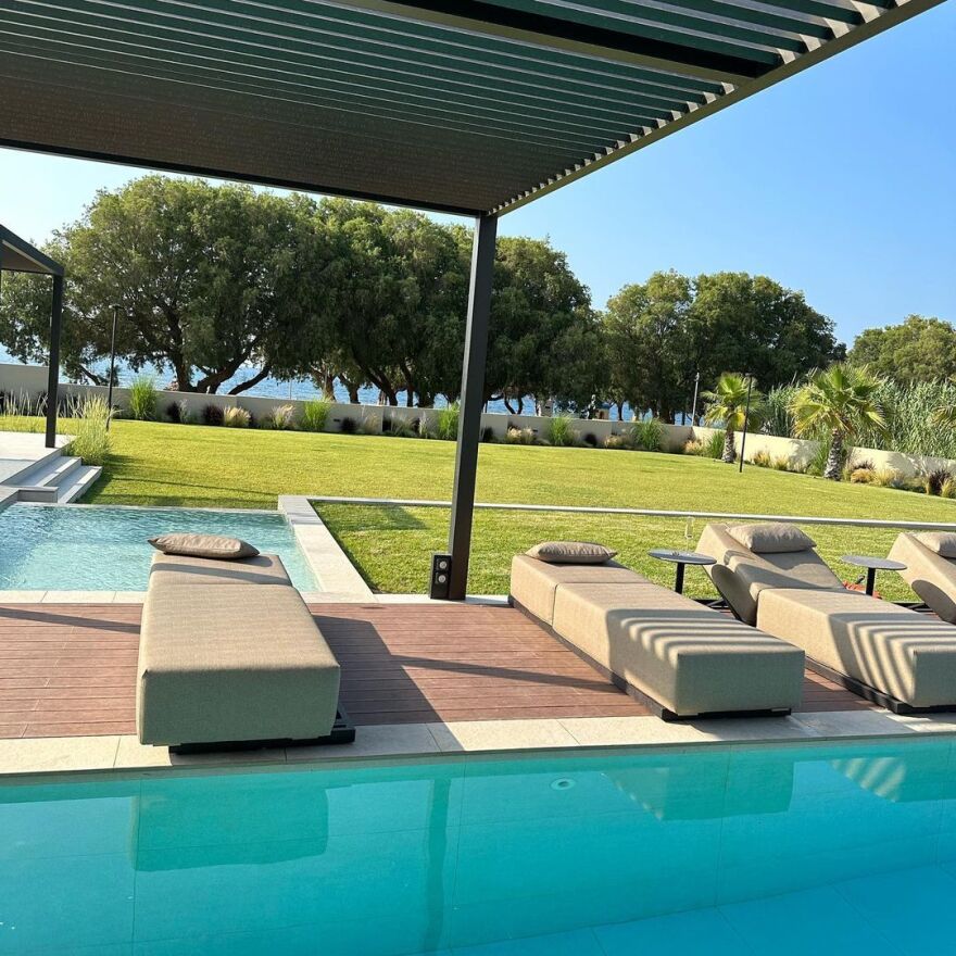 Βερόνικα Μπιέλικ: Το μοντέλο που... έσερνε Lamborghini κάνει διακοπές στην Κρήτη - Δείτε φωτογραφίες