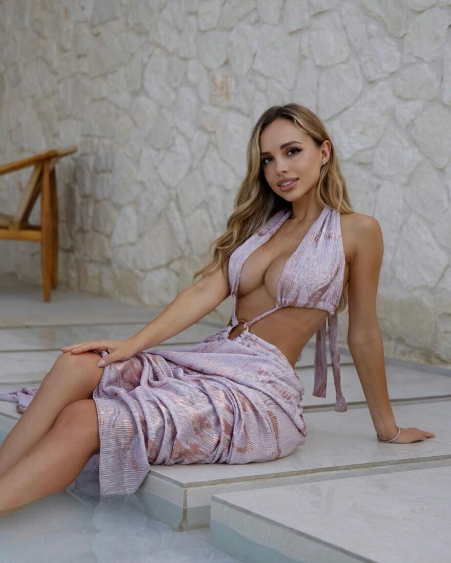 Βερόνικα Μπιέλικ: Το μοντέλο που... έσερνε Lamborghini κάνει διακοπές στην Κρήτη - Δείτε φωτογραφίες