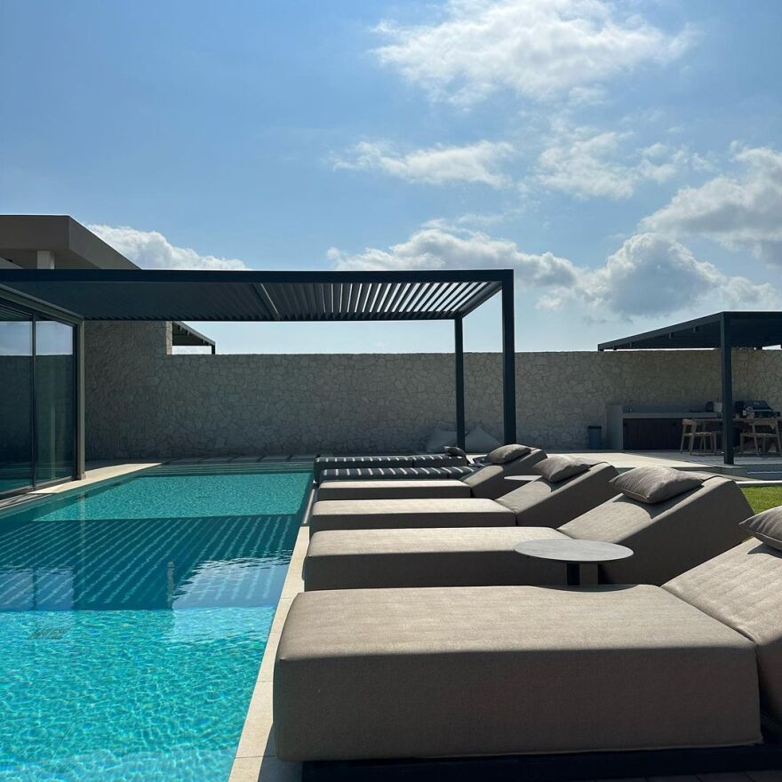 Βερόνικα Μπιέλικ: Το μοντέλο που... έσερνε Lamborghini κάνει διακοπές στην Κρήτη - Δείτε φωτογραφίες