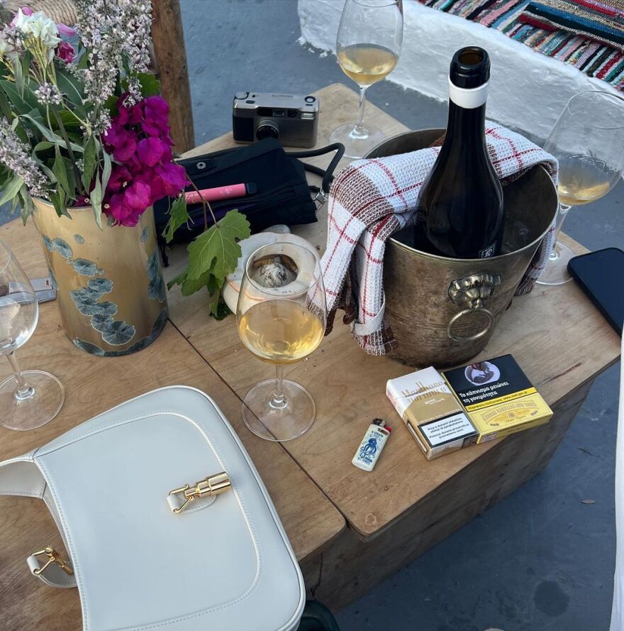 Ντούα Λίπα: Ξετρελαμένη με την Ελλάδα - Δεν σταματάει να ανεβάζει φωτογραφίες από τις διακοπές της