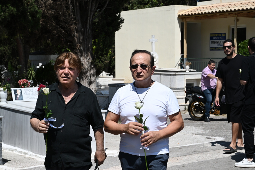  Γιώτα Γιάννα: Στην Καισαριανή το τελευταίο «αντίο» στην τραγουδίστρια - Δείτε φωτογραφίες