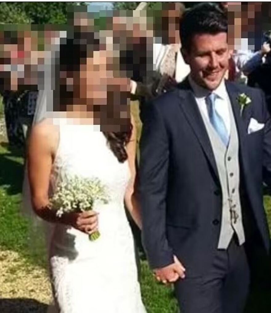 Βρετανία: Διευθυντής σχολείου έκανε τέσσερις ώρες σεξ με συνάδελφό του, ενώ μαθητές και καθηγητές... έπαιζαν ξύλο!