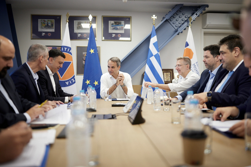 Μητσοτάκης: «Απόλυτη εγρήγορση, θα πάρουμε νέα αεροσκάφη και ελικόπτερα» - Σύσκεψη  για την αντιπυρική περίοδο