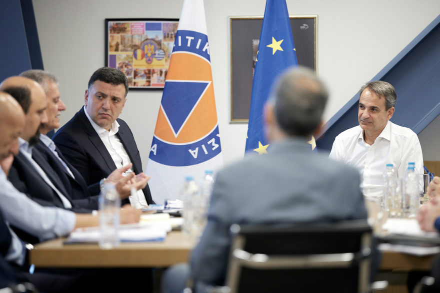 Μητσοτάκης: «Απόλυτη εγρήγορση, θα πάρουμε νέα αεροσκάφη και ελικόπτερα» - Σύσκεψη  για την αντιπυρική περίοδο